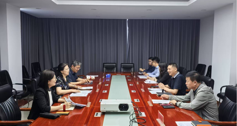 区人大常委会围绕“推进能源清洁低碳转型”工作开...