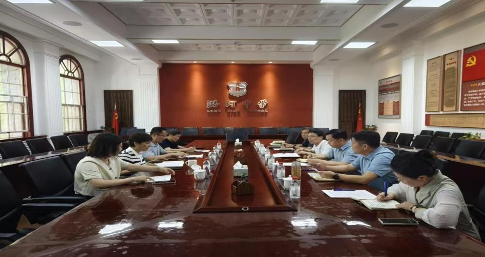 区人大教科文卫委员会调研促进中小学生身心健康工...