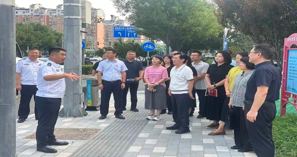 区人大法制委员会 调研交通疏堵治堵工作情...
